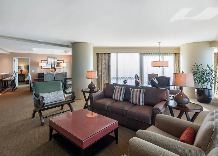 Omni Worth Hotel 4*