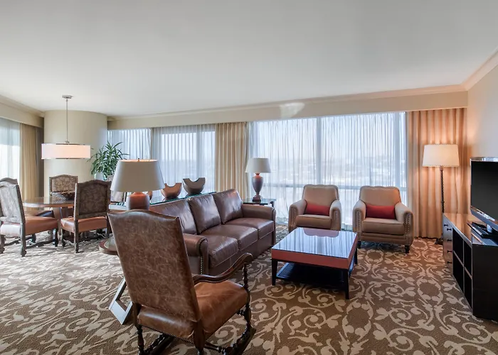 Omni Worth Hotel 4*